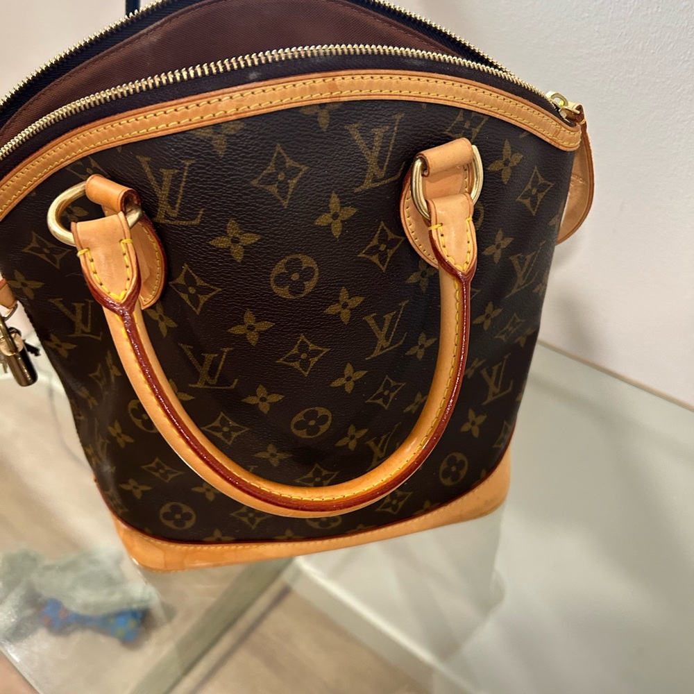 Authentic LOUIS VUITTON Lock it bag
